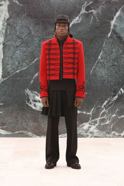 Look 16